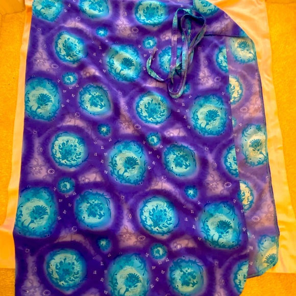 Beautifully detailed and vibrant coloured bohemian sarong. - Picture 6 of 7